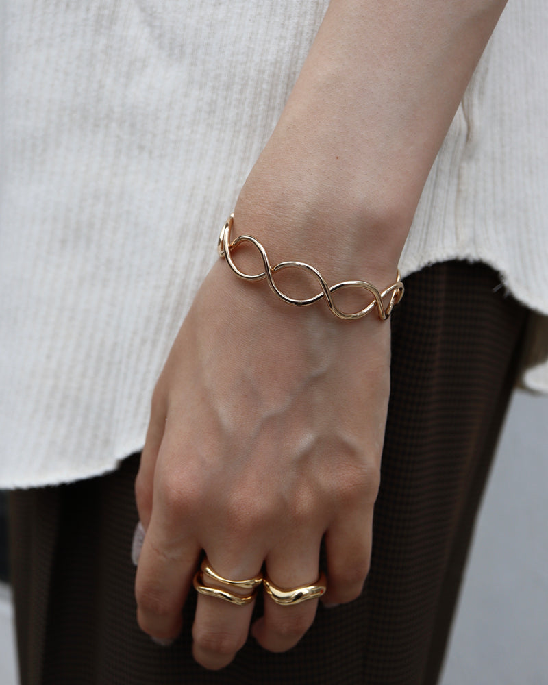 cross line bangle