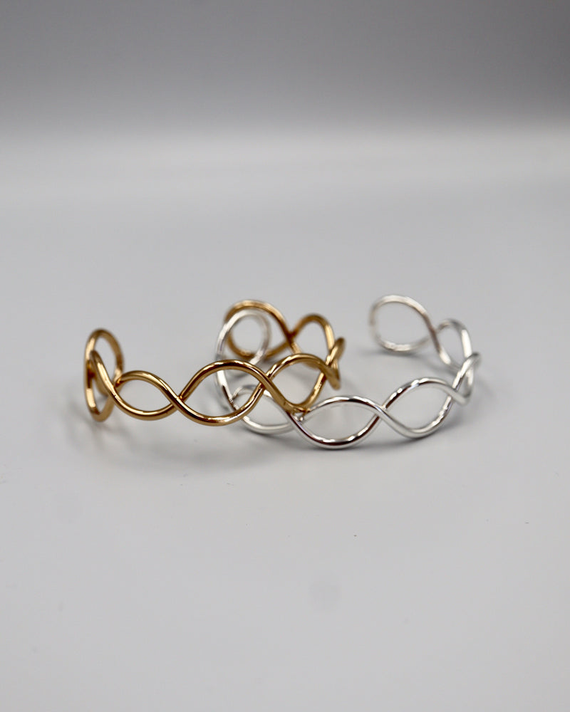 cross line bangle