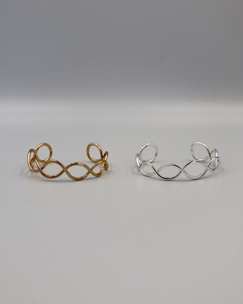 cross line bangle
