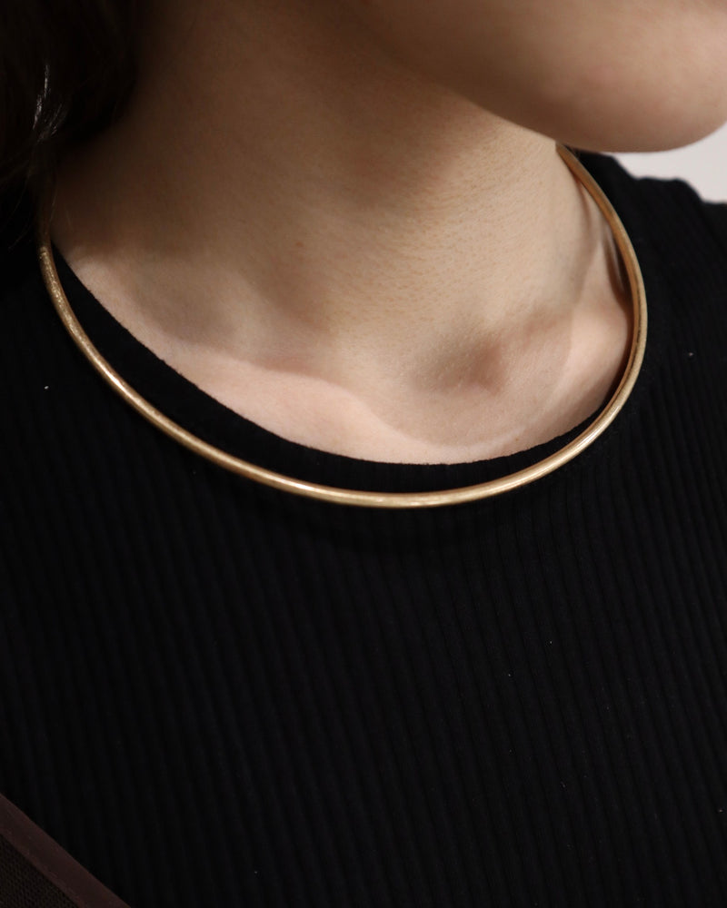 simple circle neck cuff