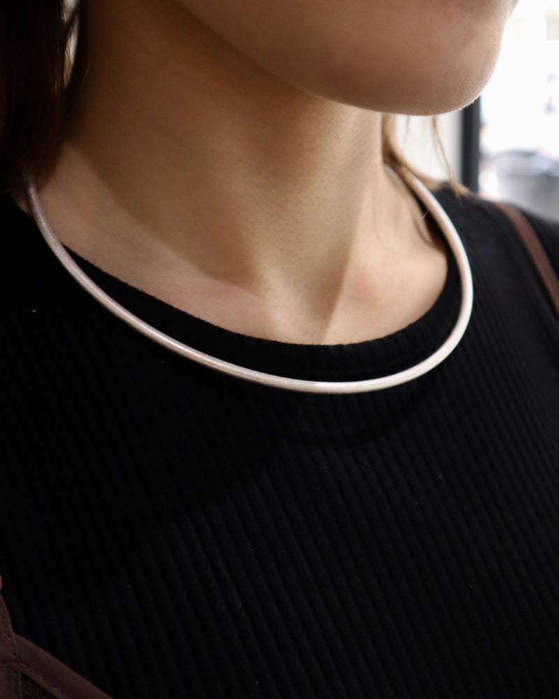 simple circle neck cuff