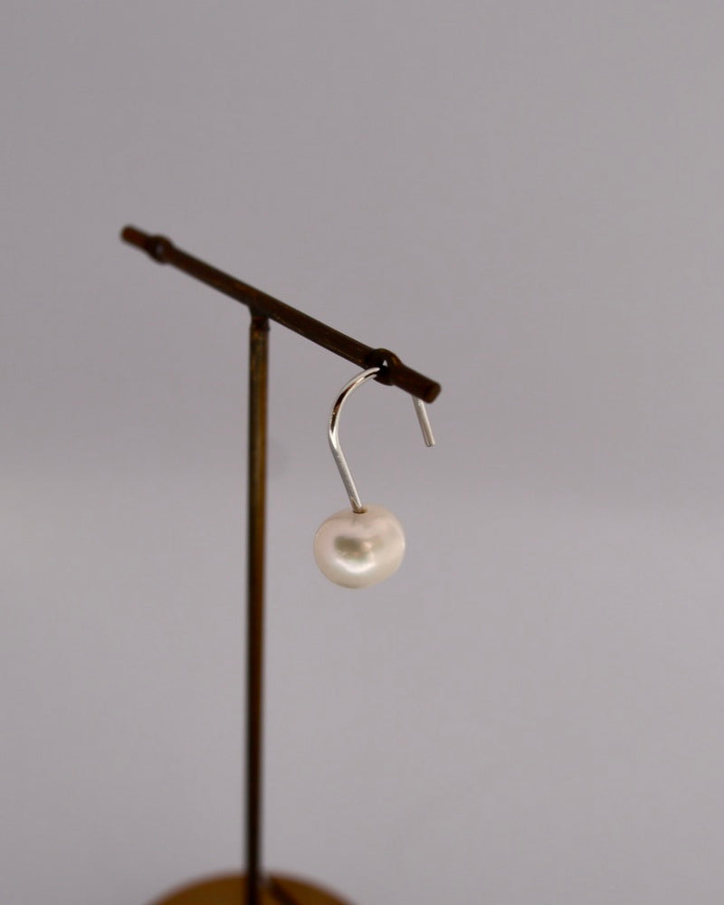 one point pearl hook pierce