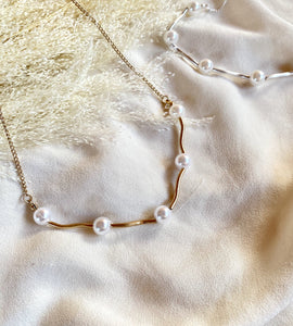 crooked pearl choker