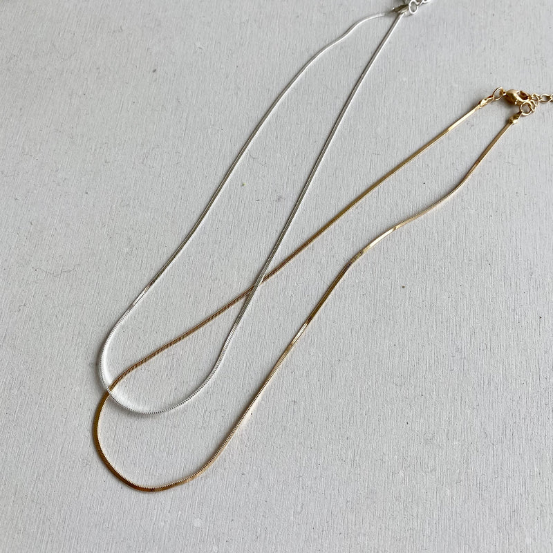 shiny thin necklace
