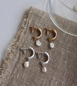 bend pearl earring