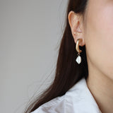 bend pearl earring