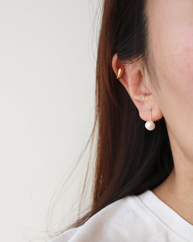 one point pearl hook pierce