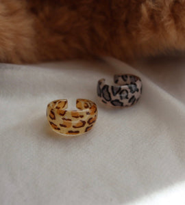 acryl leopard ring