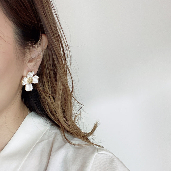white flower pierce - beller