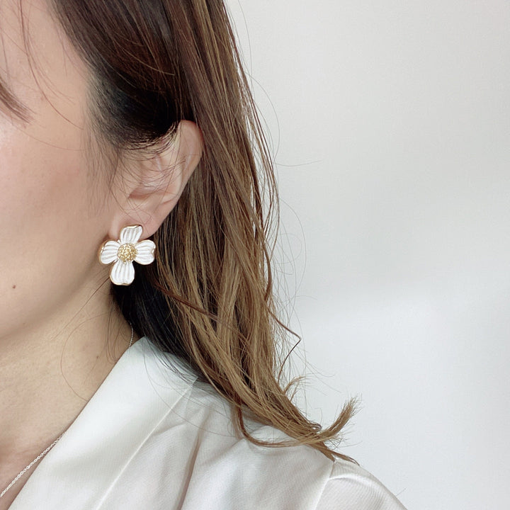 white flower pierce - beller