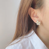 outline flower pierce