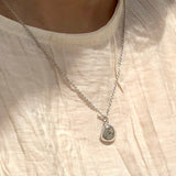 shiny oblong necklace