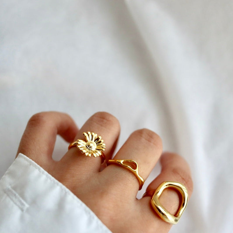 daisy motif ring