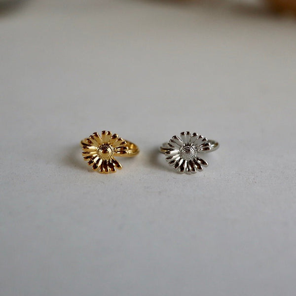 daisy motif ring