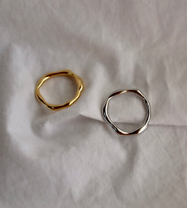 shiny thin wave ring
