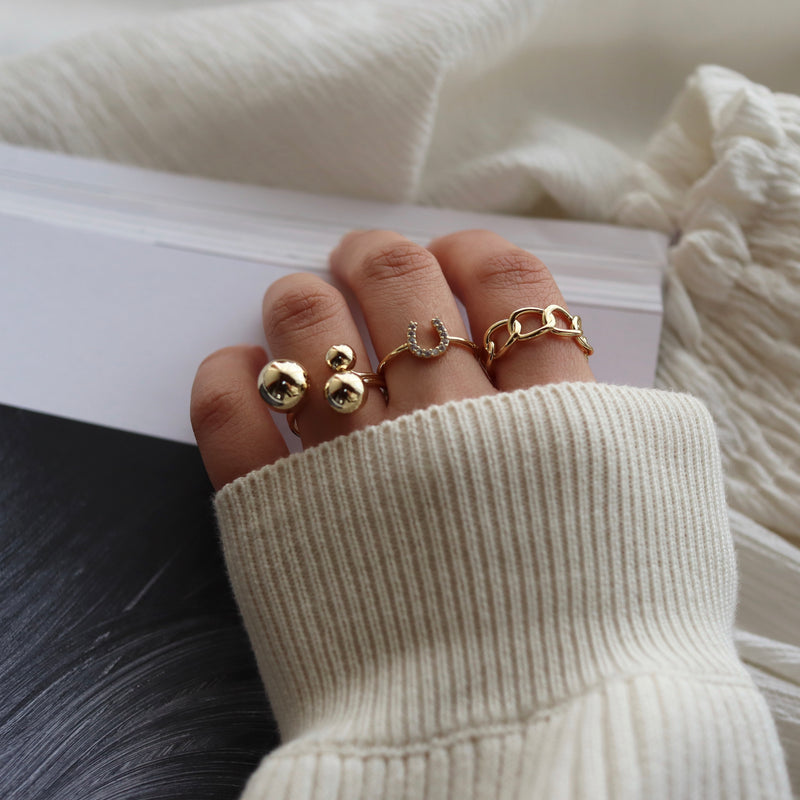 gaudy chain ring