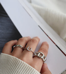 zir horse shoe ring