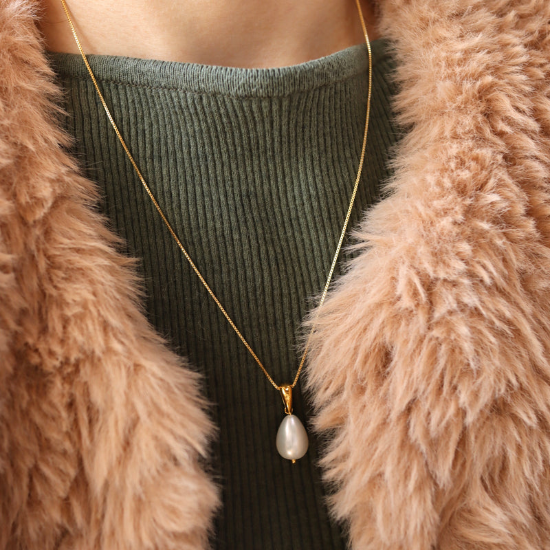 shell drop pearl necklace