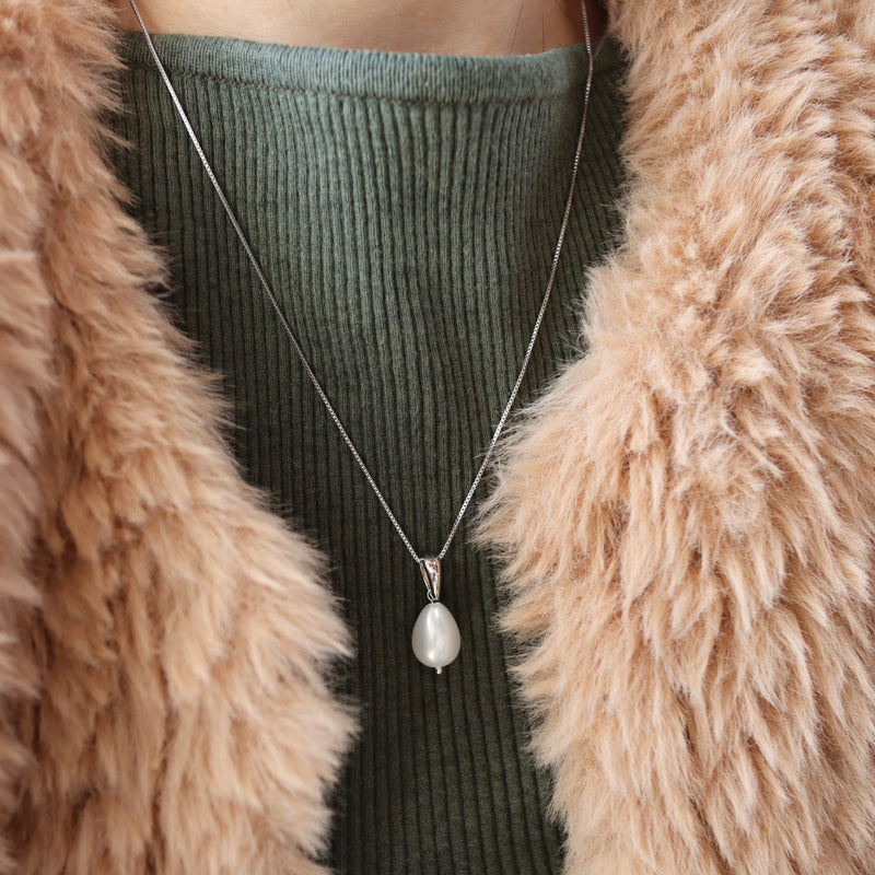 shell drop pearl necklace