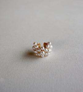 volumey pearl ear cuff