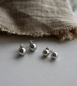 classic pearl stud pierce
