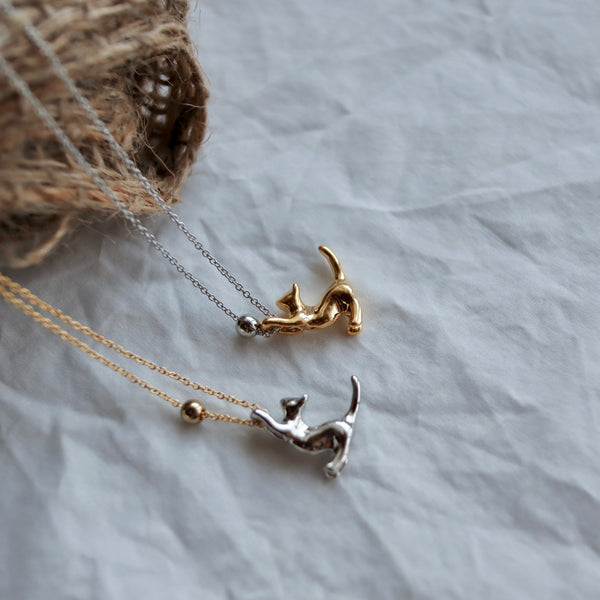 playing cat necklace