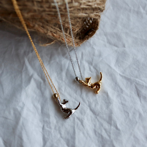 playing cat necklace