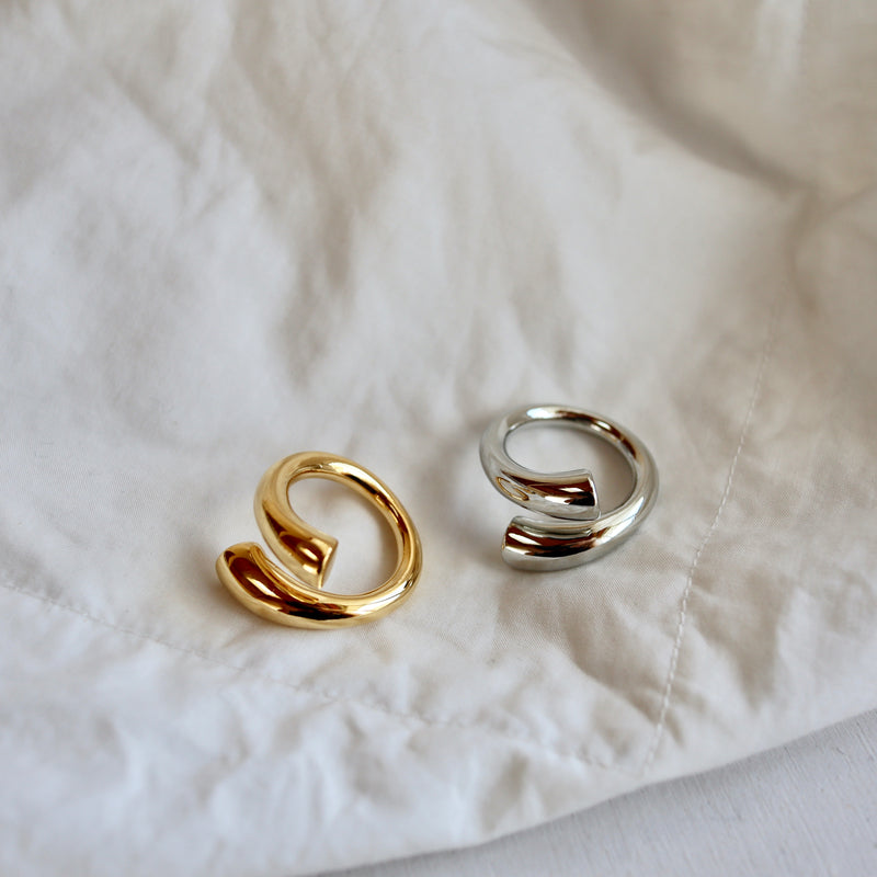 hug tube ring