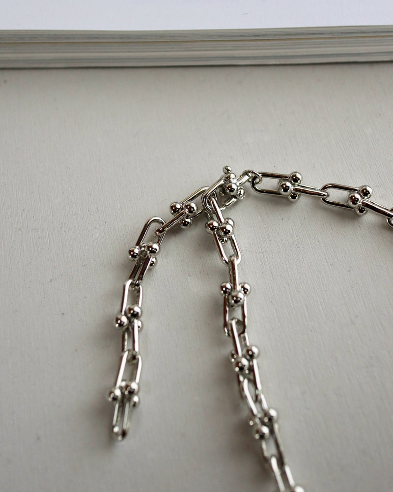 Luxurious chain necklace