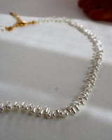 shake pearl necklace