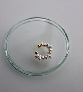 shake pearl ear cuff