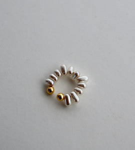 shake pearl ear cuff