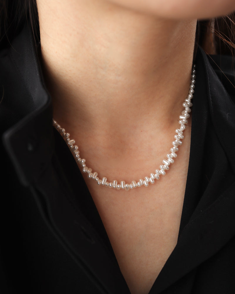 shake pearl necklace