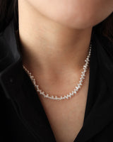 shake pearl necklace