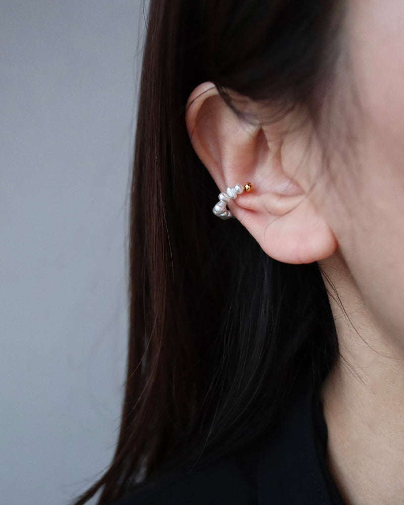 shake pearl ear cuff