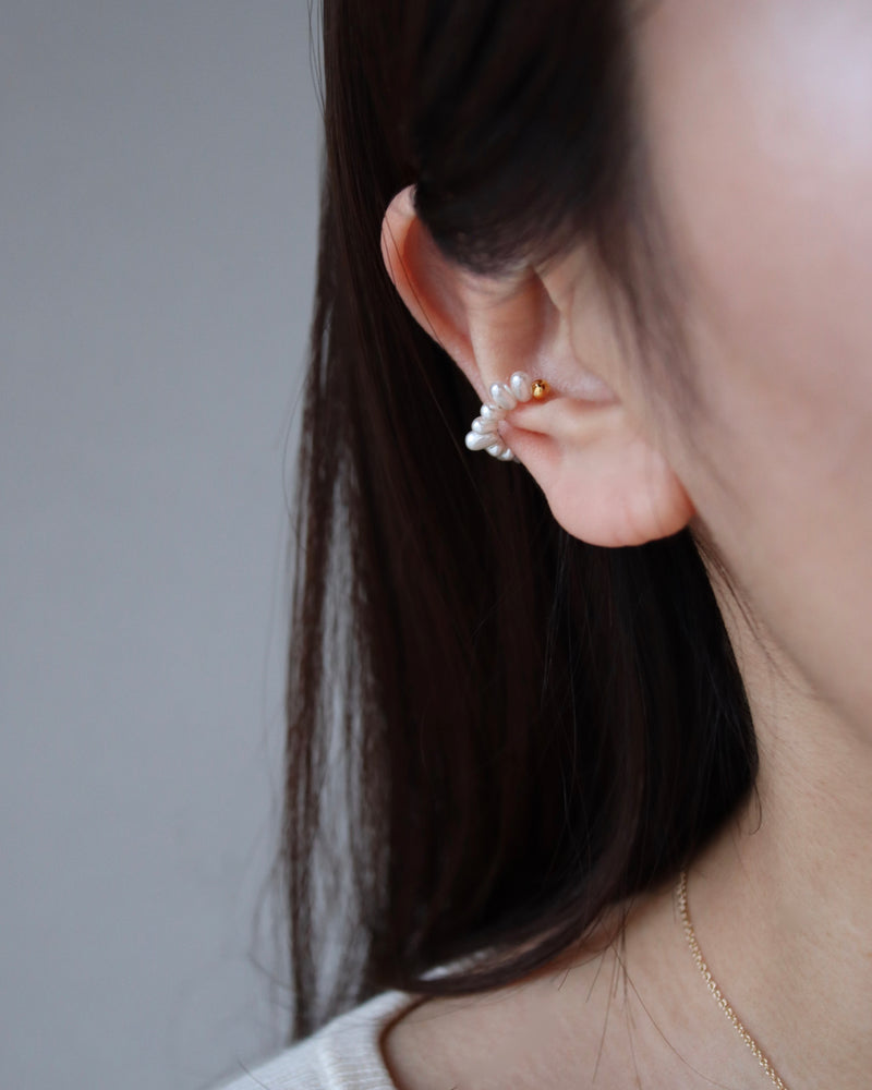 shake pearl ear cuff