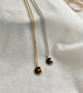 shiny swelling necklace
